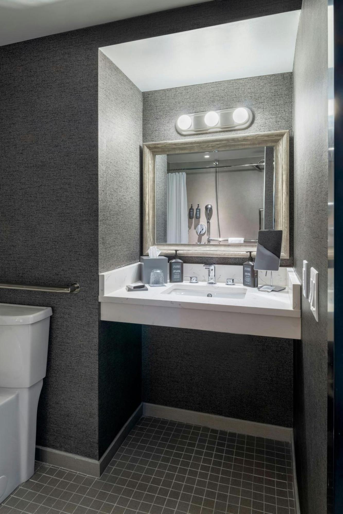 Sheraton Nashville Hotel 3*